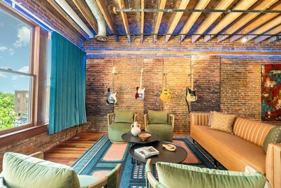 Jamloft - Printers Alley - Walk to Broadway