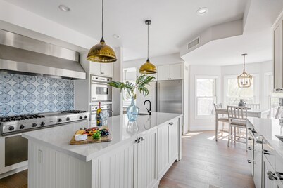 Majestic Mountain Mansion-pool -spa & Guest House