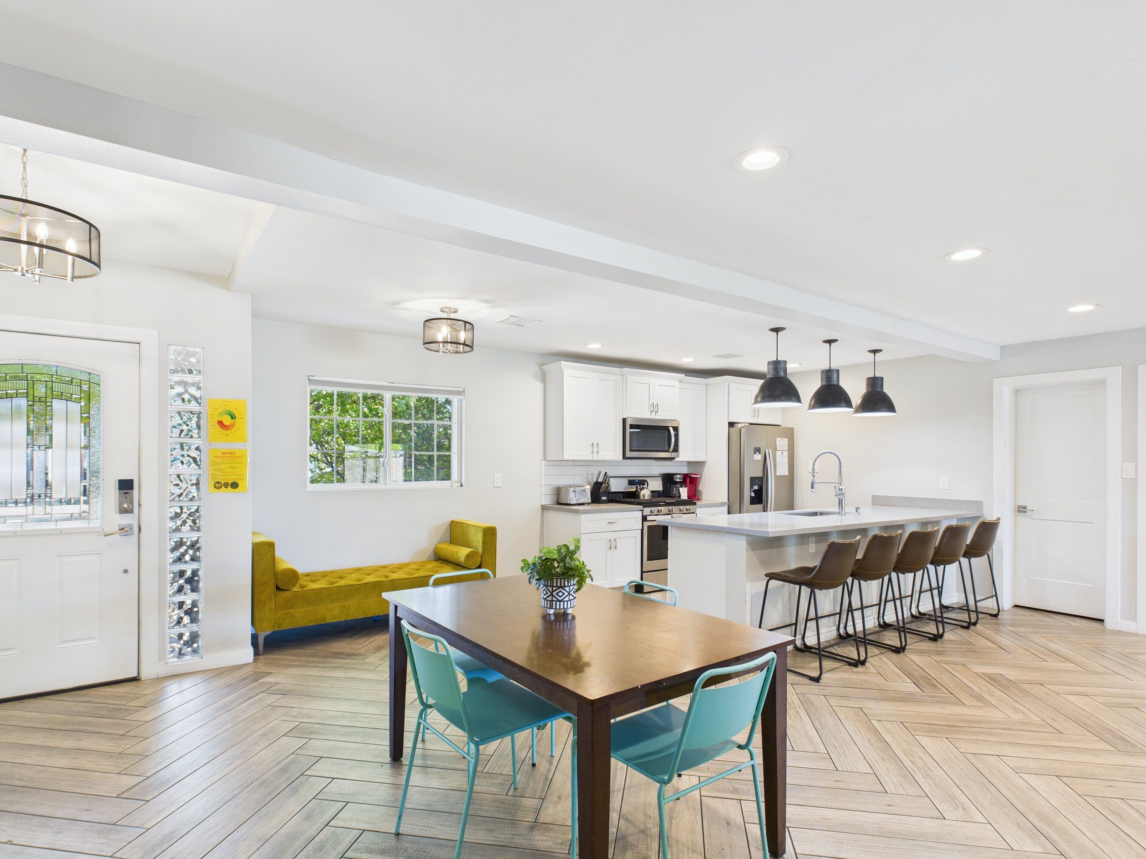 House (5 Bedrooms) | Interior