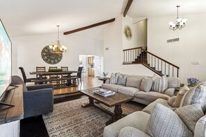 Talo (4 Bedrooms) | Sisätilat