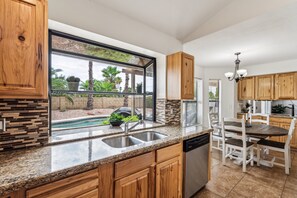 House (4 Bedrooms) | Interior