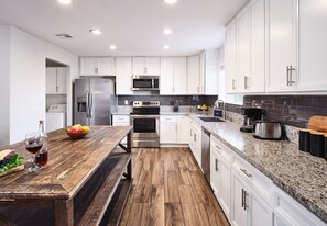House (5 Bedrooms) | Interior