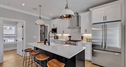 Tenor - Private Rooftop - 8 Mins to Broadway