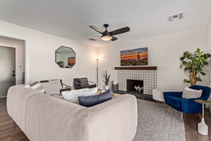 House (4 Bedrooms) | Interior