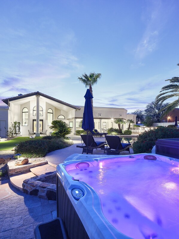 House (6 Bedrooms) | Interior