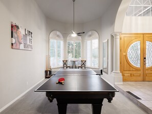 House (6 Bedrooms) | Interior