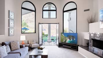 House (6 Bedrooms) | Interior