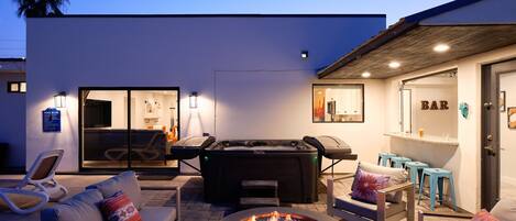 House (6 Bedrooms) | Interior