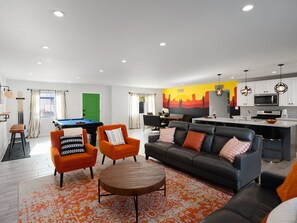 House (6 Bedrooms) | Interior