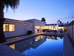 House (6 Bedrooms) | Interior