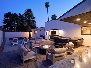 Front of property - Sunset - Private Pool & Spa - Walk to Old Town (Scottsdale)