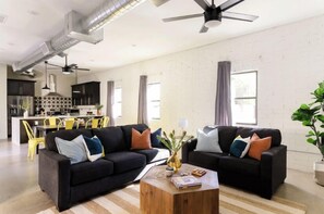 Front of property - Nova-in the Middle of Old Town-walk to Everything! (Scottsdale)