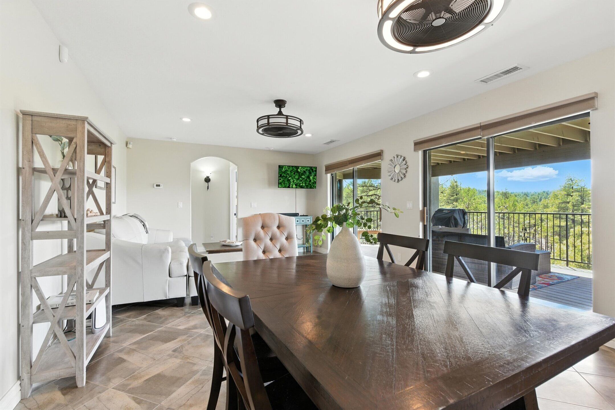 المنشأة من الداخل