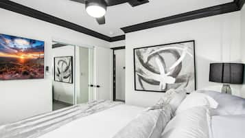 ํ์ฐ์ค (4 Bedrooms) | ๋ด๋ถ