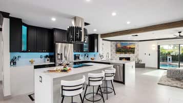 Talo (4 Bedrooms) | Sisätilat