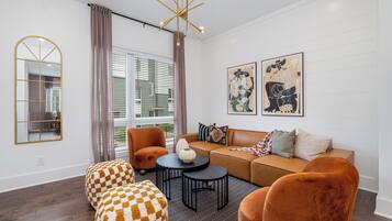 House (3 Bedrooms) | Front of property