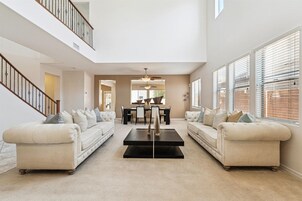 House (5 Bedrooms) | Front of property