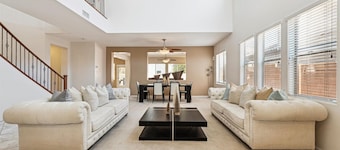 Pinnacle Breeze-private Backyard-mins to Six Flags