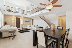 House (5 Bedrooms) | Interior