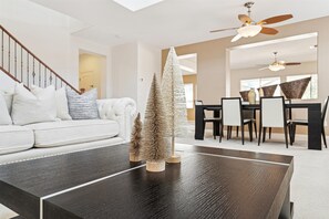 Interior - Pinnacle Breeze-private Backyard-mins to Six Flags (Peoria)