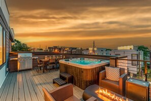 A rooftop deck with a hot tub, outdoor seating, and a grill. - Luxe-tennessee Row-heart of Gulch-mins to Broadway (Nashville)