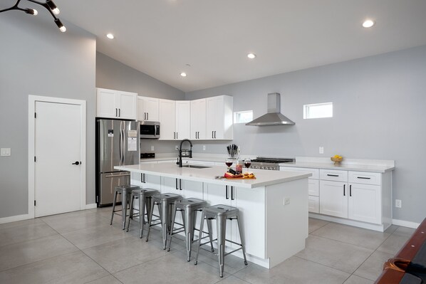 House (5 Bedrooms) | Interior