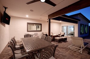 House (5 Bedrooms) | Interior