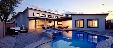 House (5 Bedrooms) | Front of property