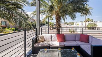 Rumah (2 Bedrooms) | Bagian depan properti