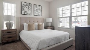 1 habitación, escritorio, tabla de planchar con plancha y wifi 