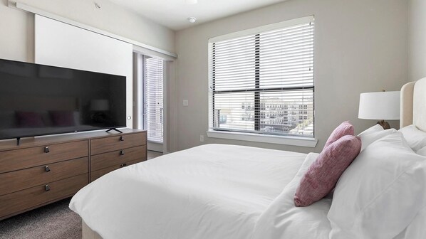 1 bedroom, desk, iron/ironing board, WiFi