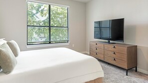 2 habitaciones, escritorio, tabla de planchar con plancha y wifi 