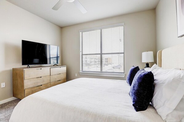 2 bedrooms, desk, iron/ironing board, WiFi