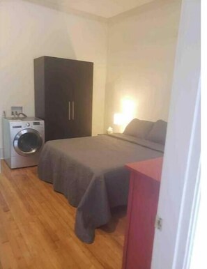 1 bedroom, iron/ironing board, Internet, bed sheets - Historic Market St Apartment (Corning)