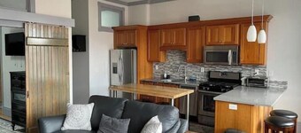 Historic Market St Apartment