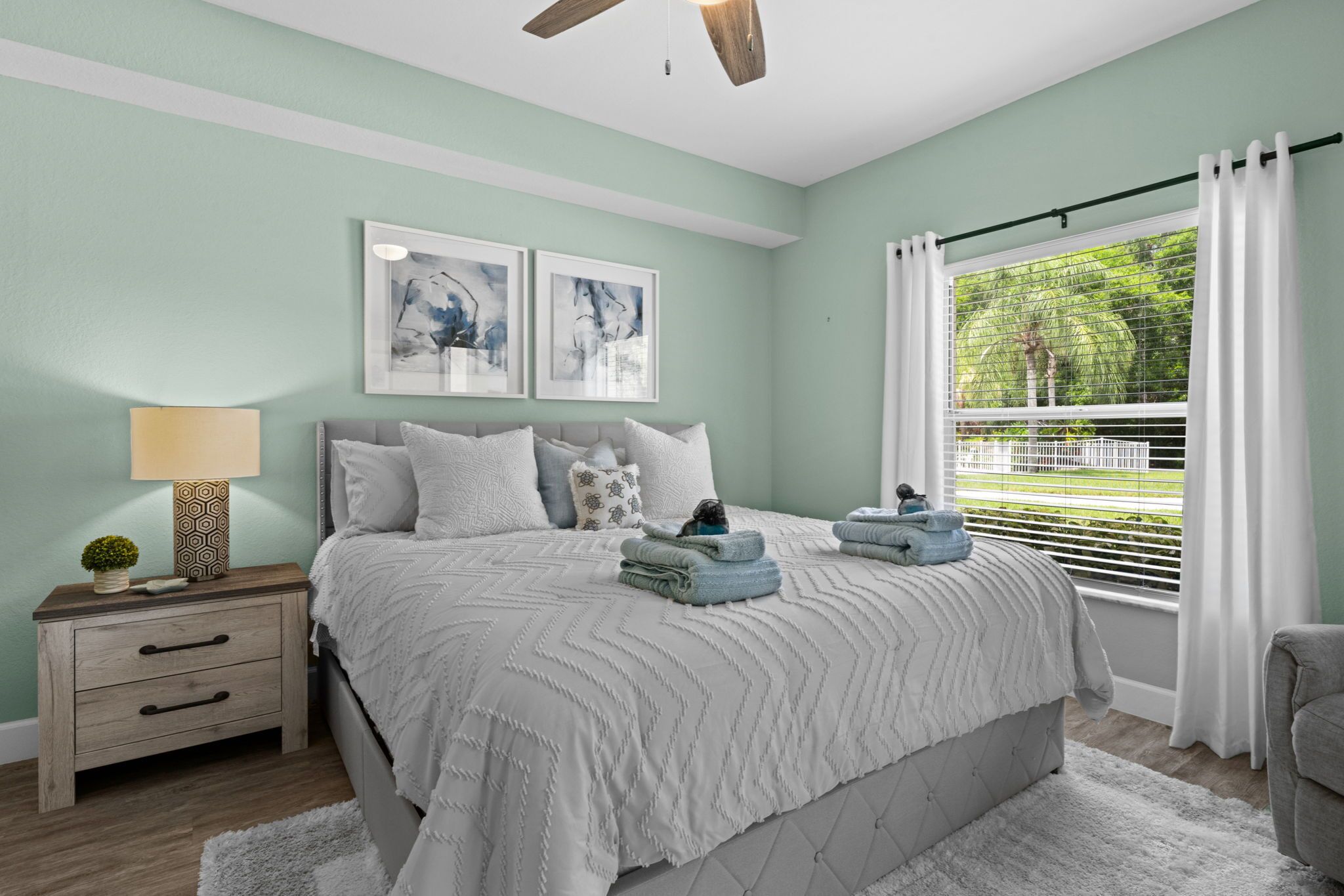 2 عدّة غرف نوم ومكواة/لوح كي وواي فاي مجانًا وملاءات أسرّة