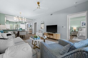 Smart TV, printers - Limited-Time Offer: Charming 2BR Naples Condo with Club Option (Naples)