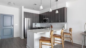 Kühlschrank, Esstisch