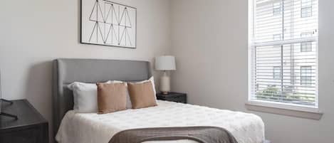 1 habitación, escritorio, tabla de planchar con plancha y wifi