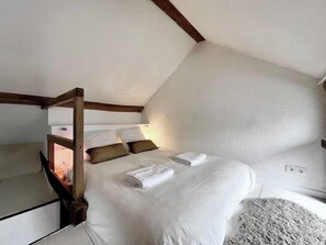 1 bedroom, WiFi, bed sheets