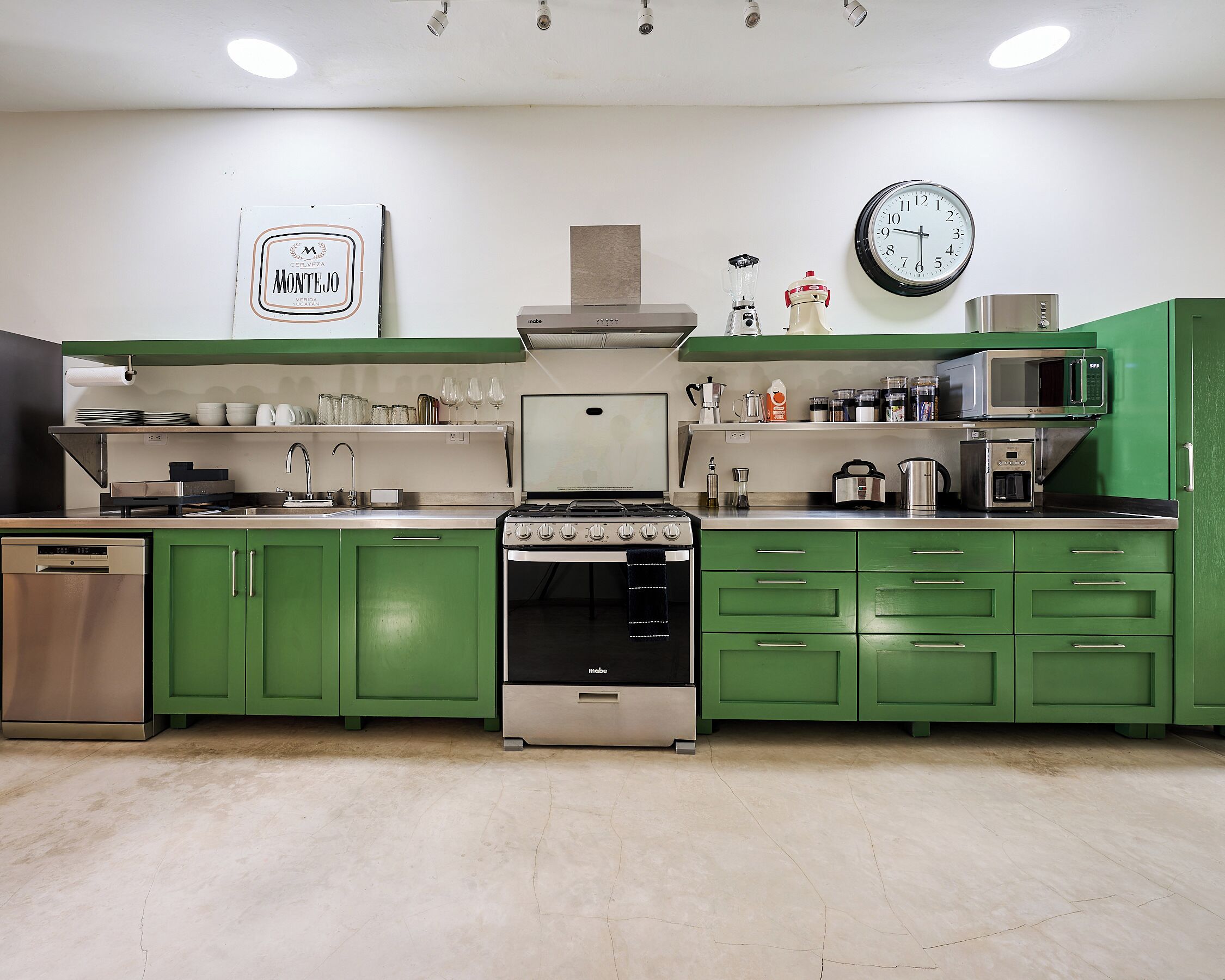 Mikrowelle, Ofen, Geschirrspüler