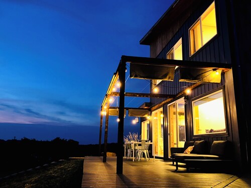 Amazing Views, Peaceful Nature, Close to I25, entire home on Land with Hot Tub,