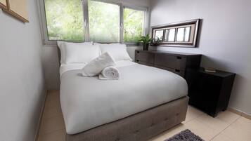 4 habitaciones, tabla de planchar con plancha, wifi y ropa de cama