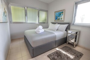 4 chambres, fer et planche à repasser, Wi-Fi, draps fournis