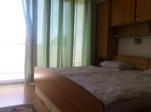 1 bedroom, internet, bed sheets