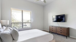 1 habitación, escritorio, tabla de planchar con plancha y wifi