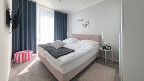 2 bedrooms, iron/ironing board, WiFi