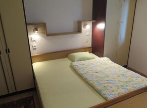 2 多间卧室、上网接入、床单