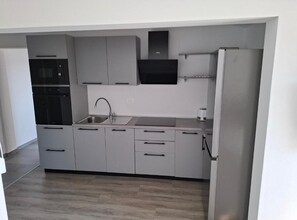 Refrigerador, placa de cocina