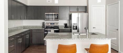 Kühlschrank, Esstisch